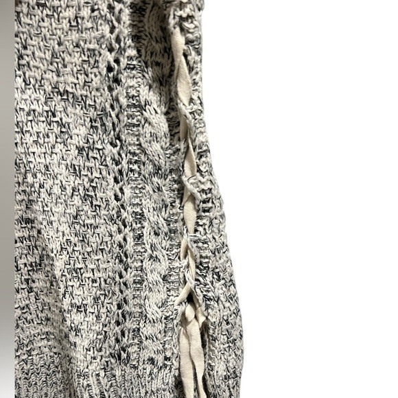 💞 DEX V-Neck Sweater with Unique Tie-Up Detail size Medium 💞 - Picture 4 of 5